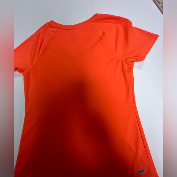 DANSKIN NOW WOMEN’S BRIGHT ORANGE TECH STRETCH SHORT SLEEVE V NECK T-SHIRT
MED - Picture 4 of 8